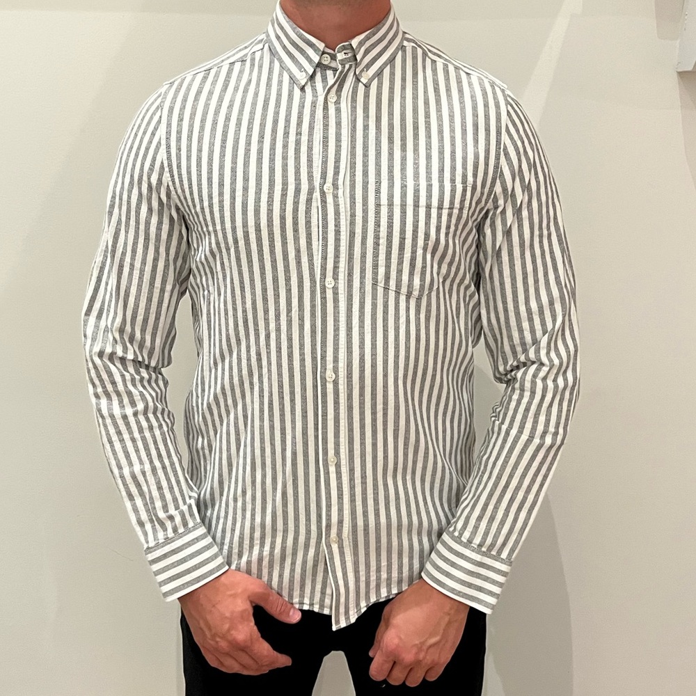 H&M men’s regular fit dress shirt size S